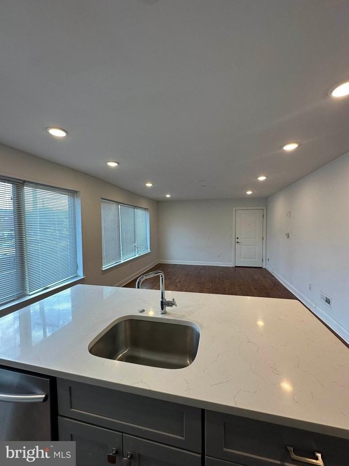41 W Wildey St #1 - Photo 3 of 17