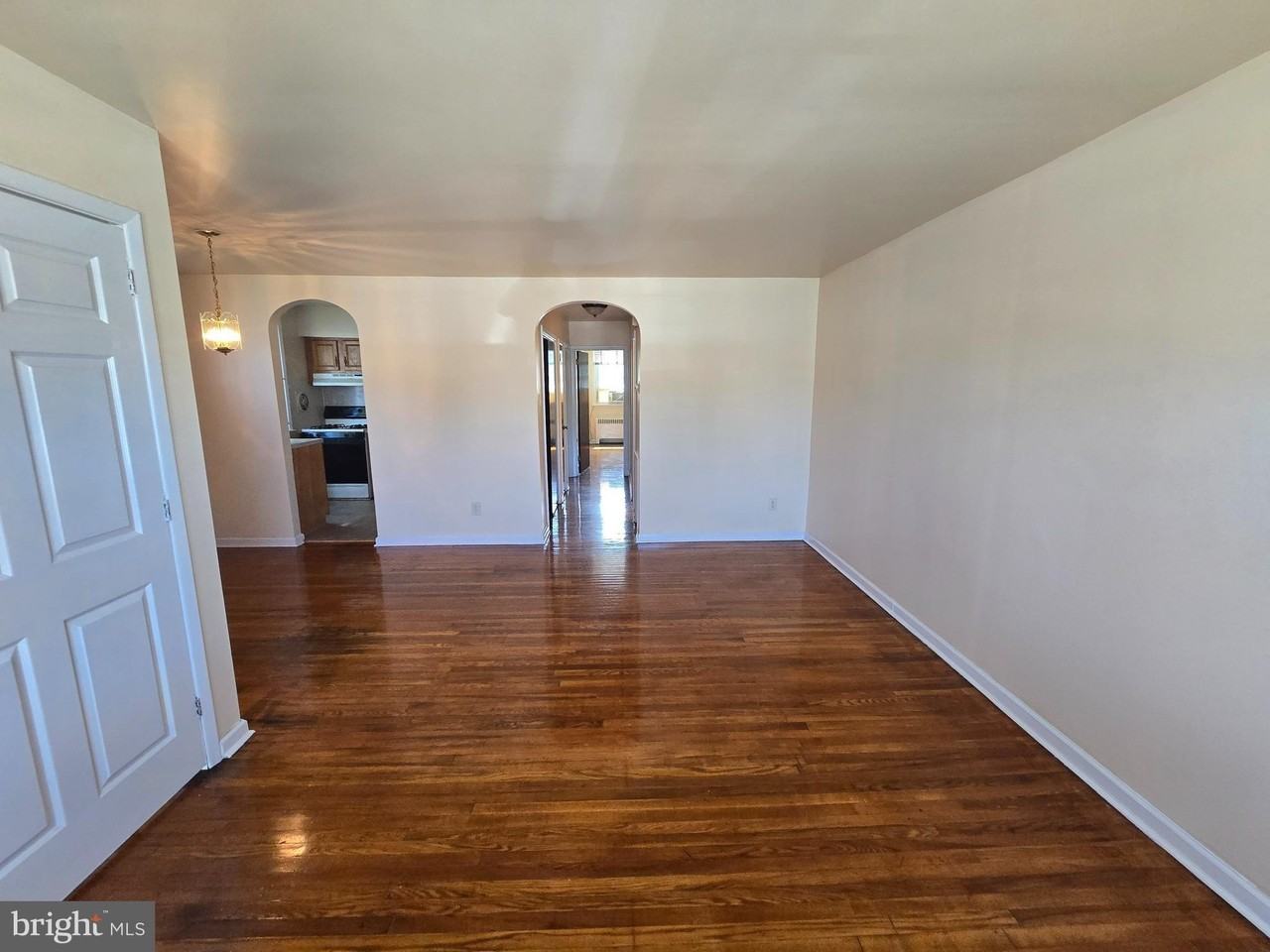 162 W Cheltenham Ave - Photo 5 of 10