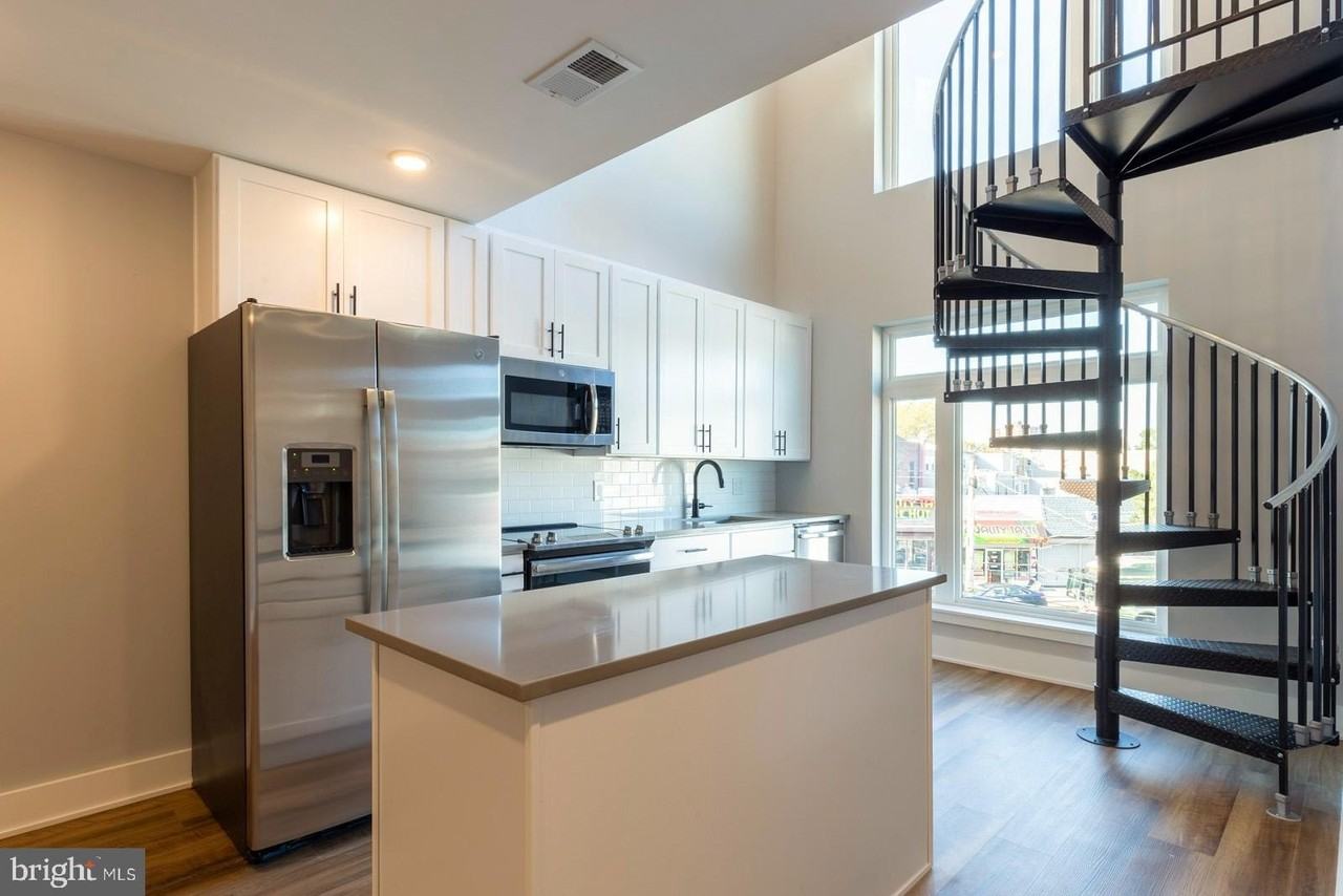 3965 Lancaster Ave #303