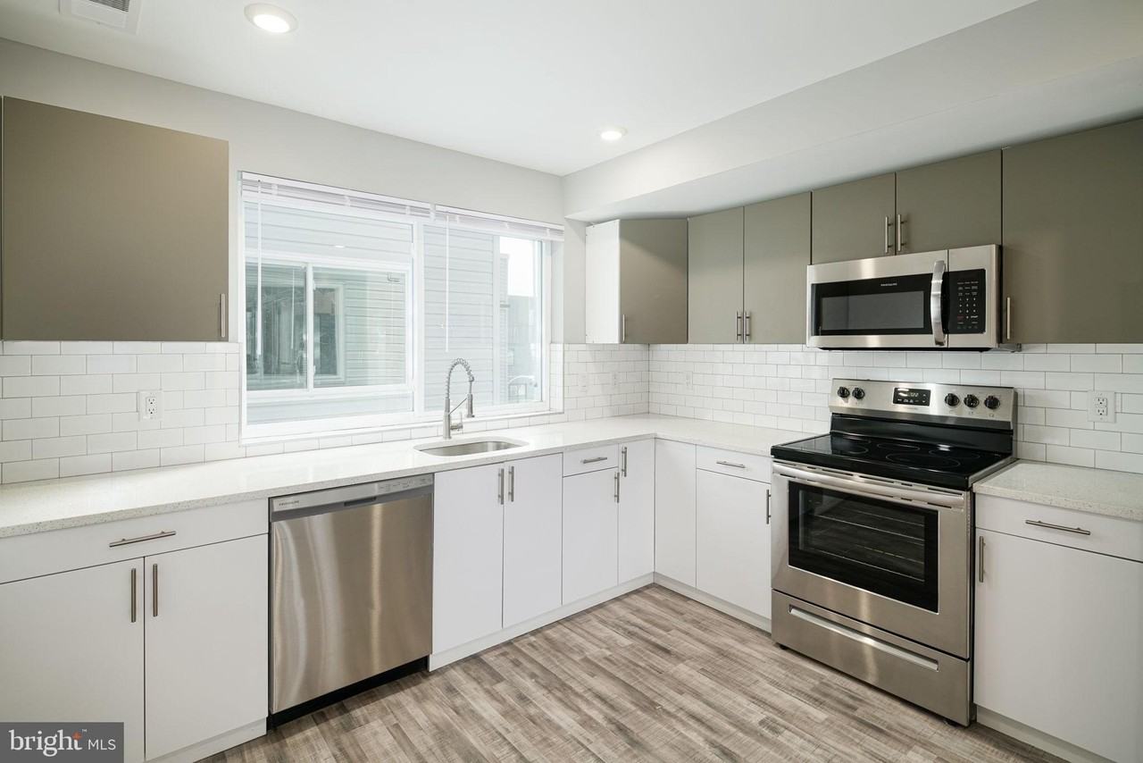 1443 N 8th St #5 - Photo 3 of 21