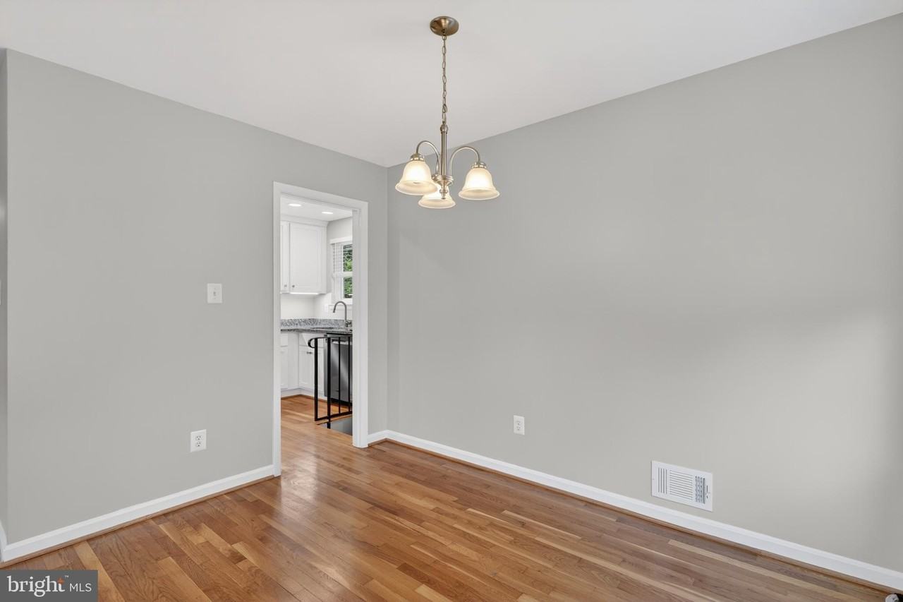 4625 Strathblane Pl - Photo 5 of 22