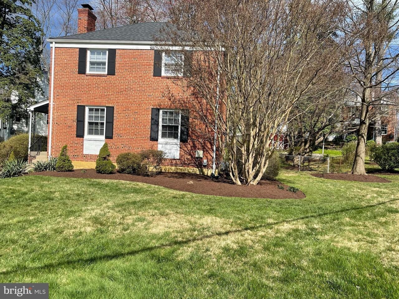 2924 Marshall St - Photo 2 of 49