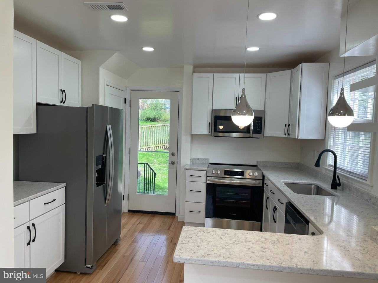 2924 Marshall St - Photo 3 of 49