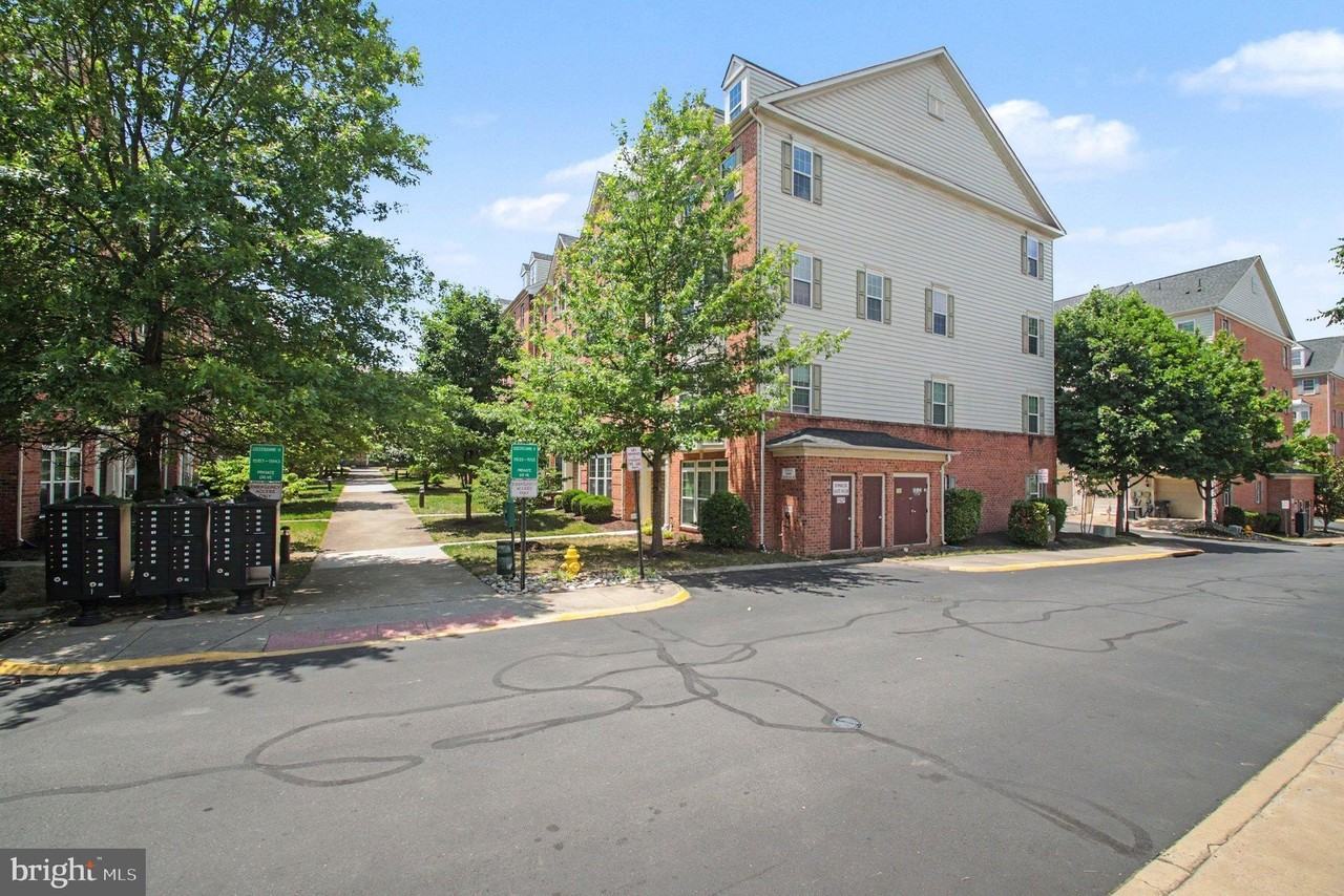 15131 Leicestershire St - Photo 2 of 29