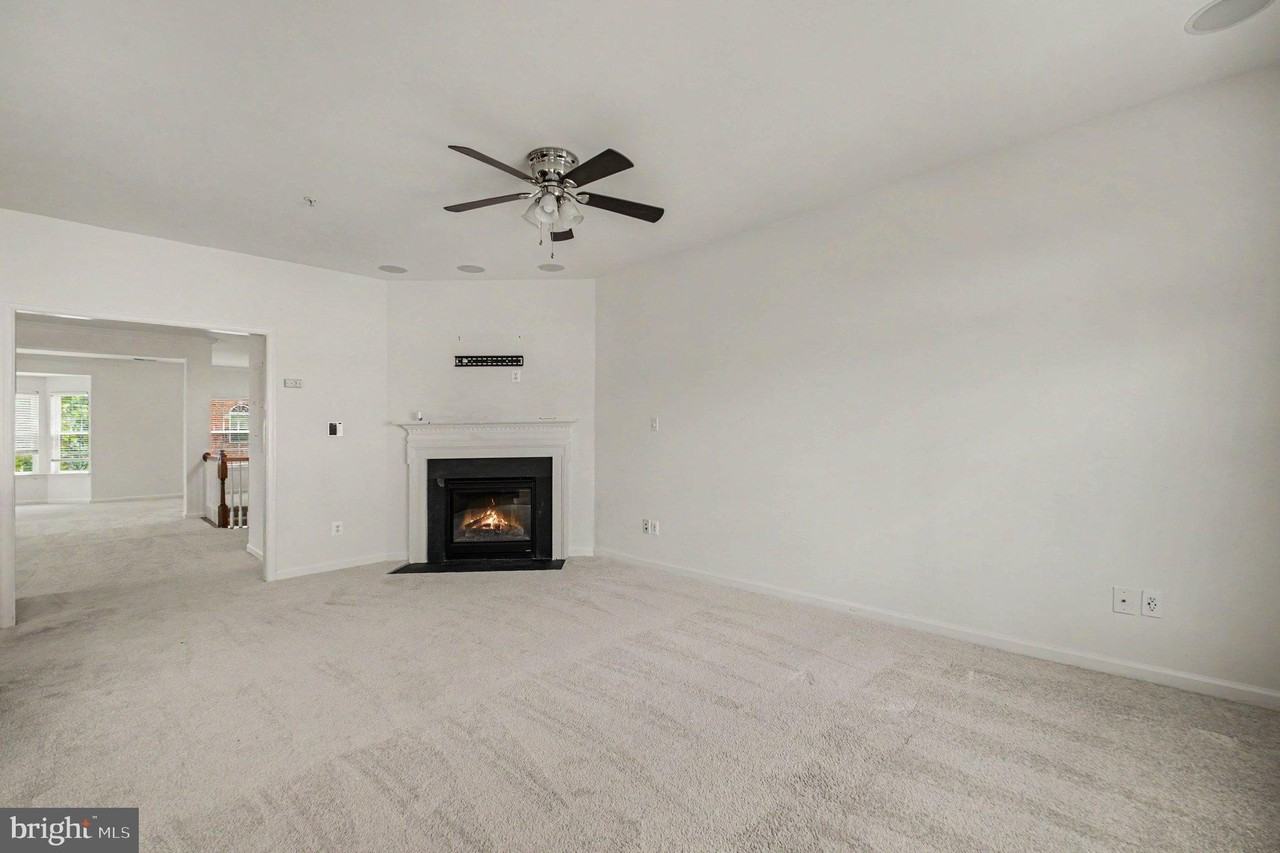 15131 Leicestershire St - Photo 7 of 29