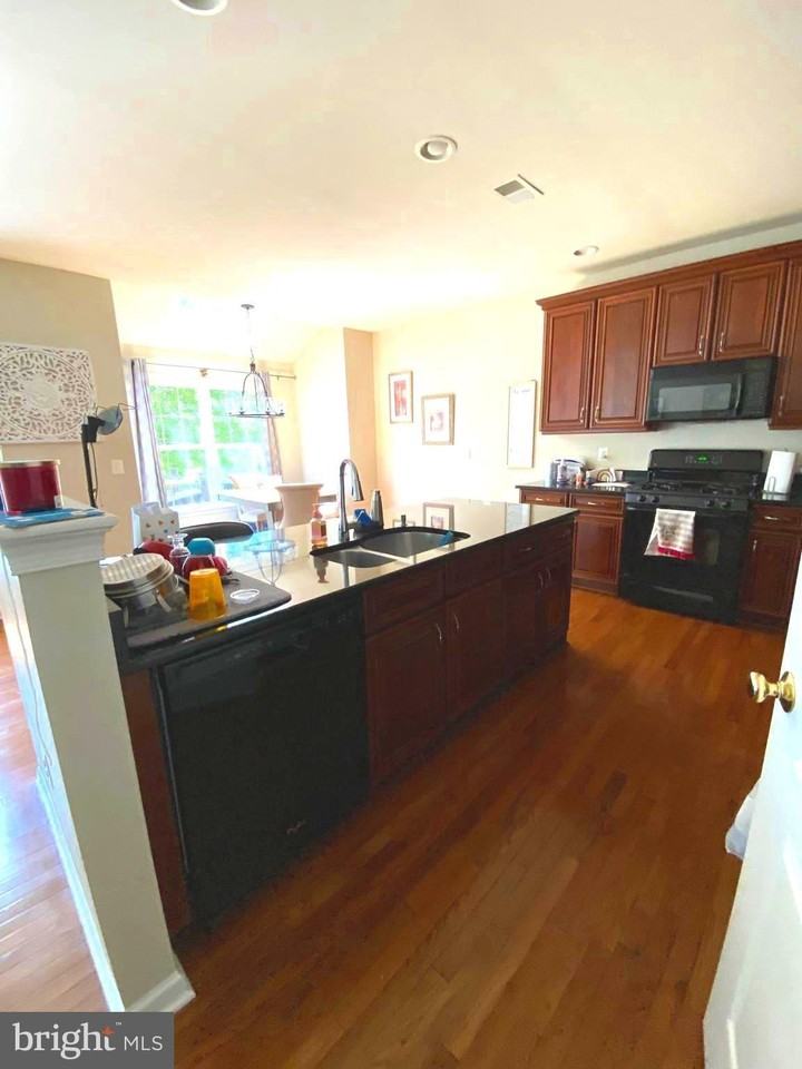 15839 Fourmile Creek Ct - Photo 4 of 25