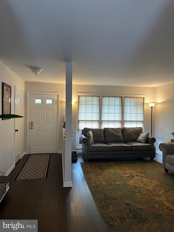 10603 Brice Ct - Photo 7 of 42