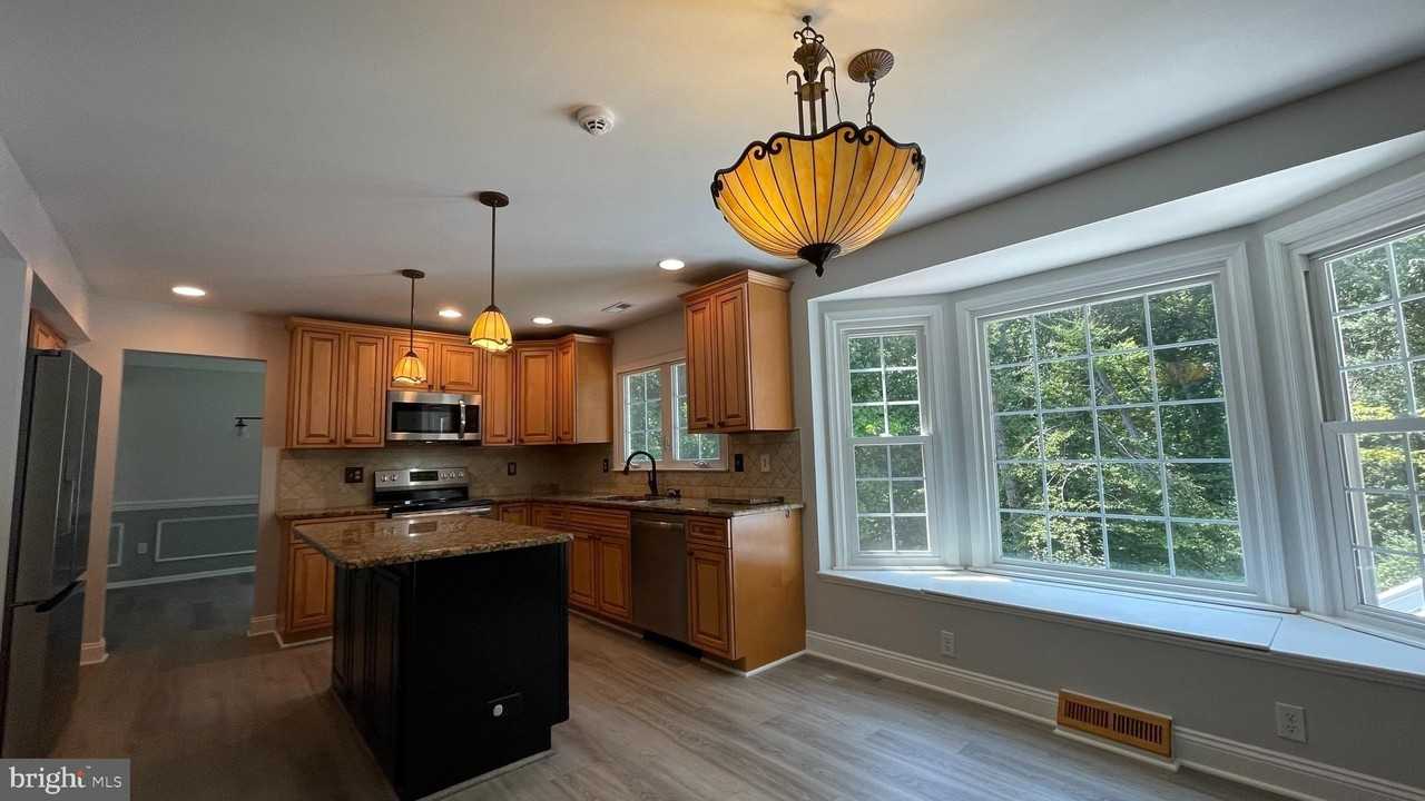 31 Ballantrae Ct - Photo 2 of 37