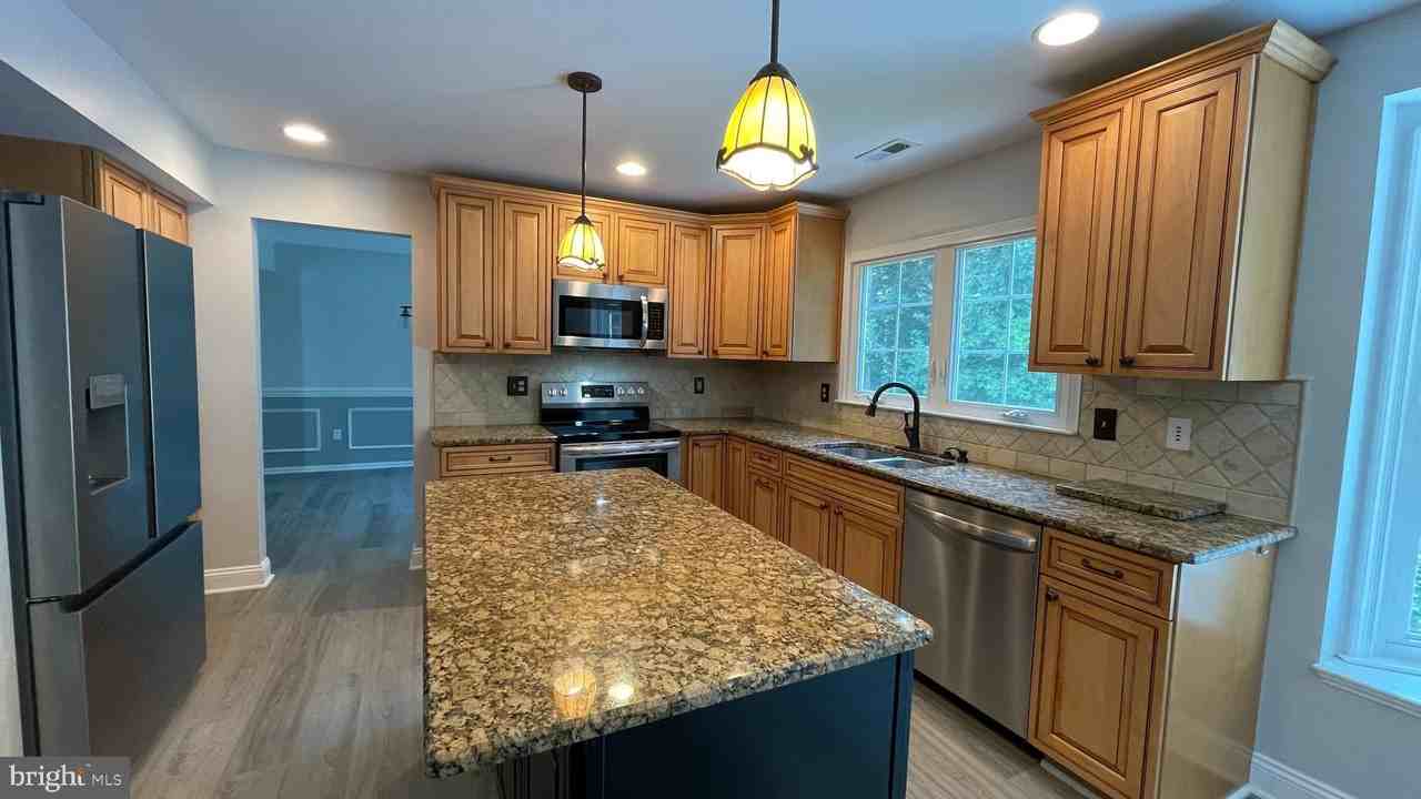 31 Ballantrae Ct - Photo 4 of 37