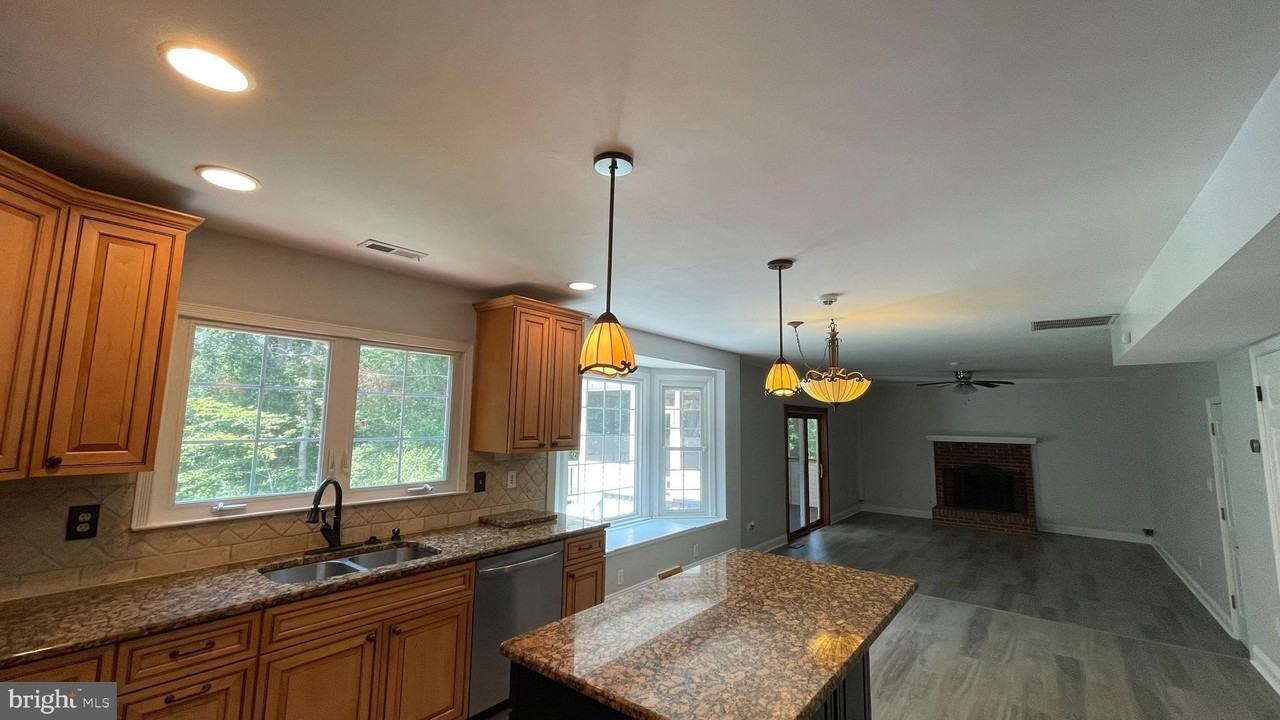 31 Ballantrae Ct - Photo 5 of 37