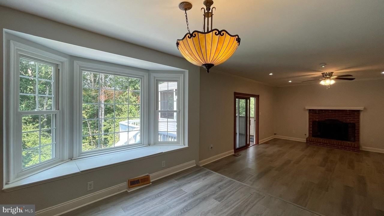 31 Ballantrae Ct - Photo 6 of 37