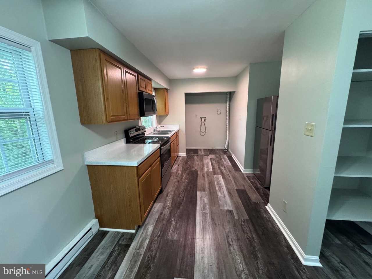 200 Beth St - Photo 4 of 11