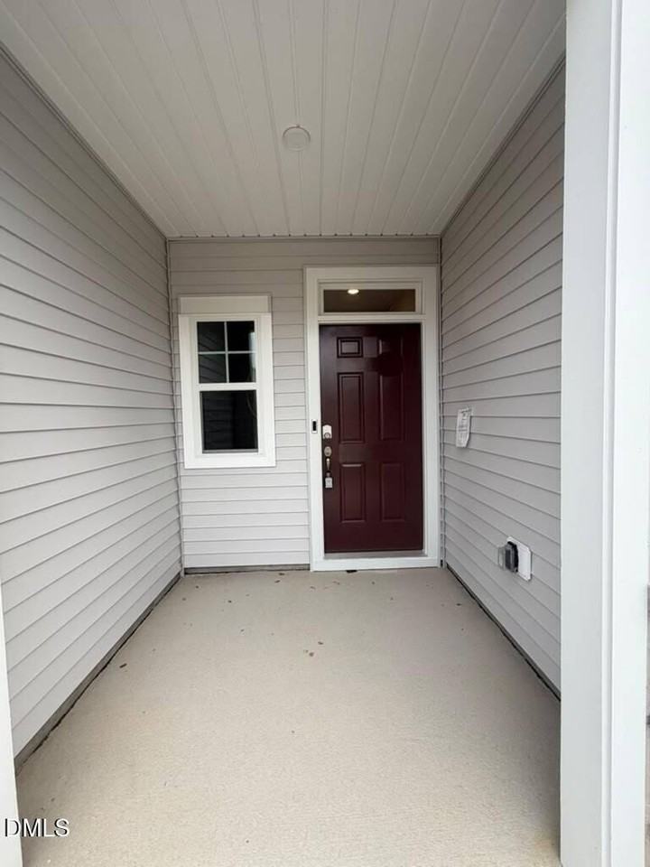 282 Paramount Dr - Photo 2 of 28