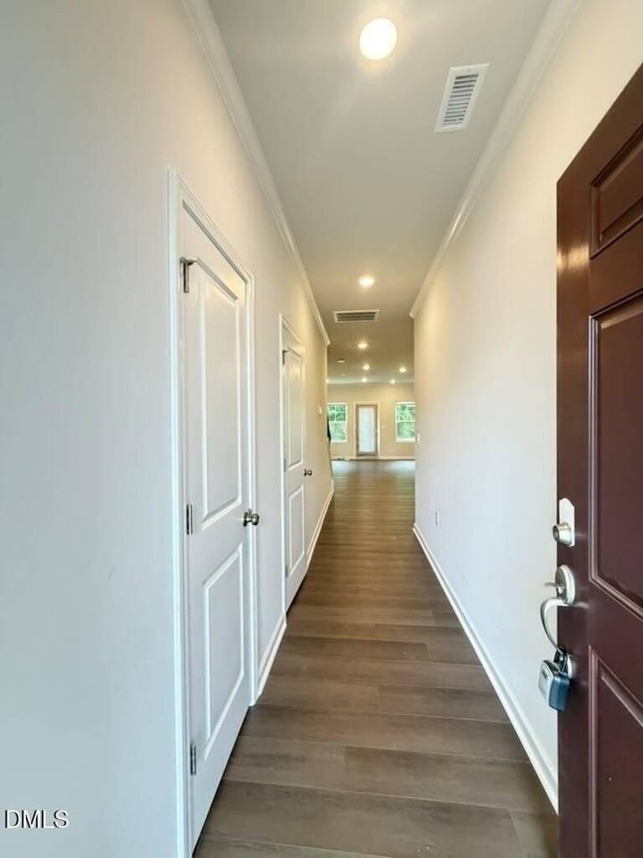 282 Paramount Dr - Photo 3 of 28