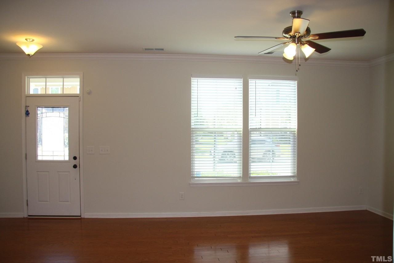 1012 Semora Ln - Photo 2 of 32
