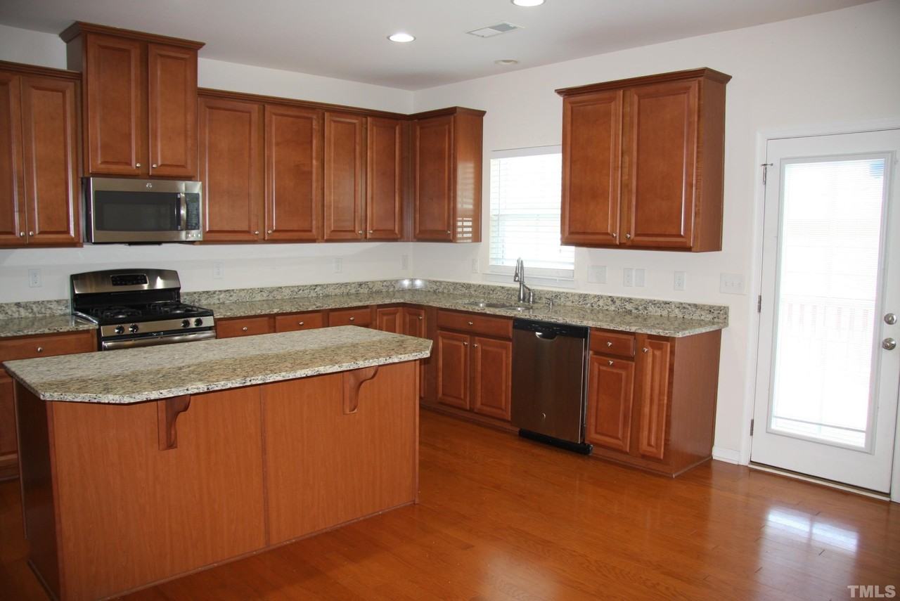 1012 Semora Ln - Photo 6 of 32