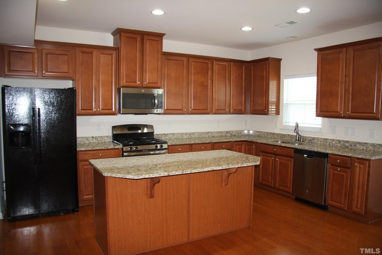 1012 Semora Ln - Photo 7 of 32
