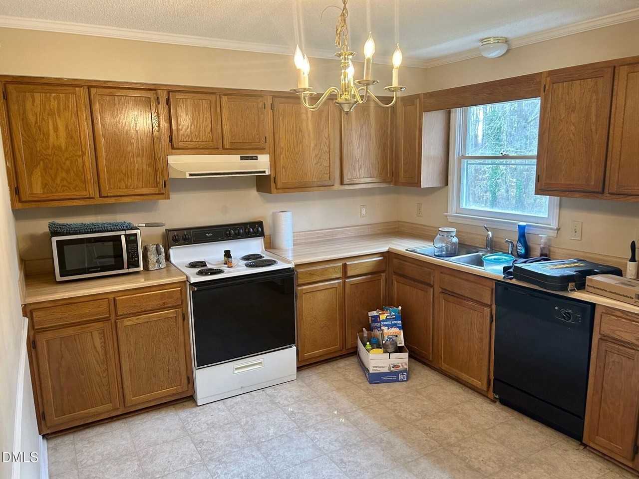 1521 Bricklanding Cir - Photo 2 of 8