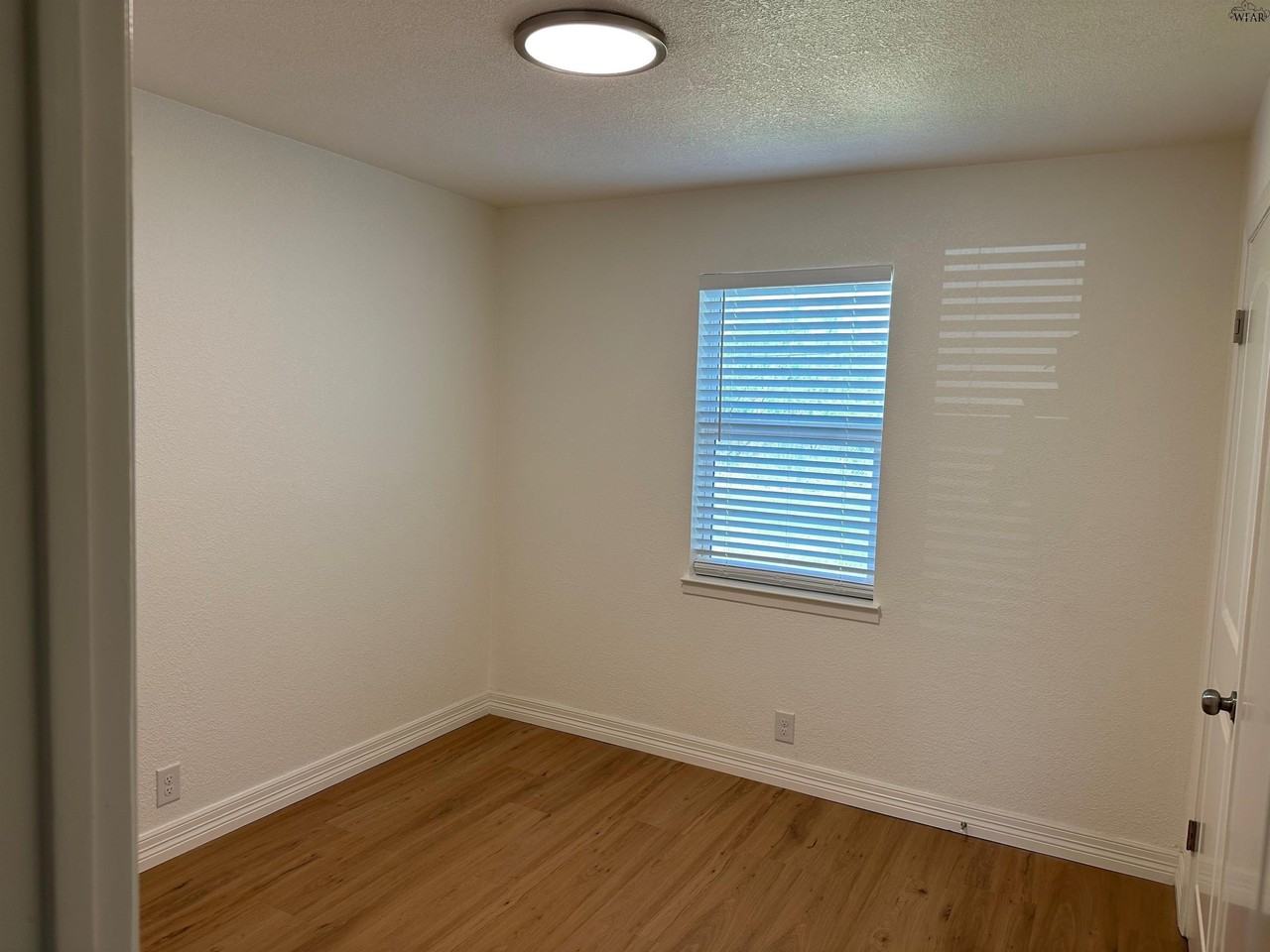 2909 S Bandera Dr - Photo 6 of 11