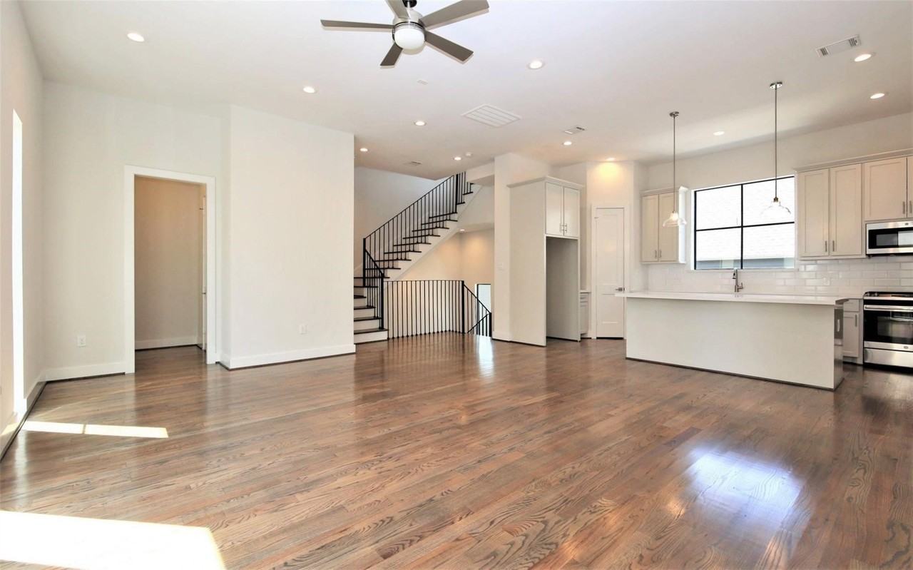 816 W 22nd St - Photo 4 of 19