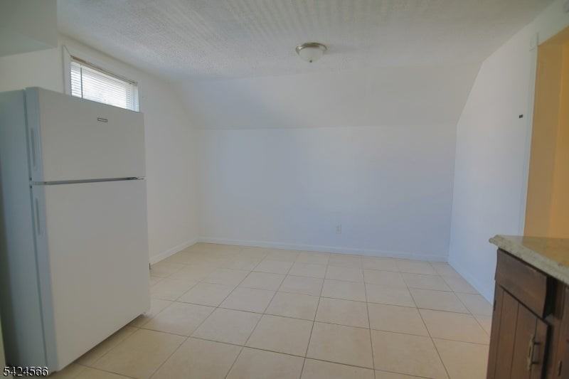 433 Ainsworth St - Photo 6 of 11