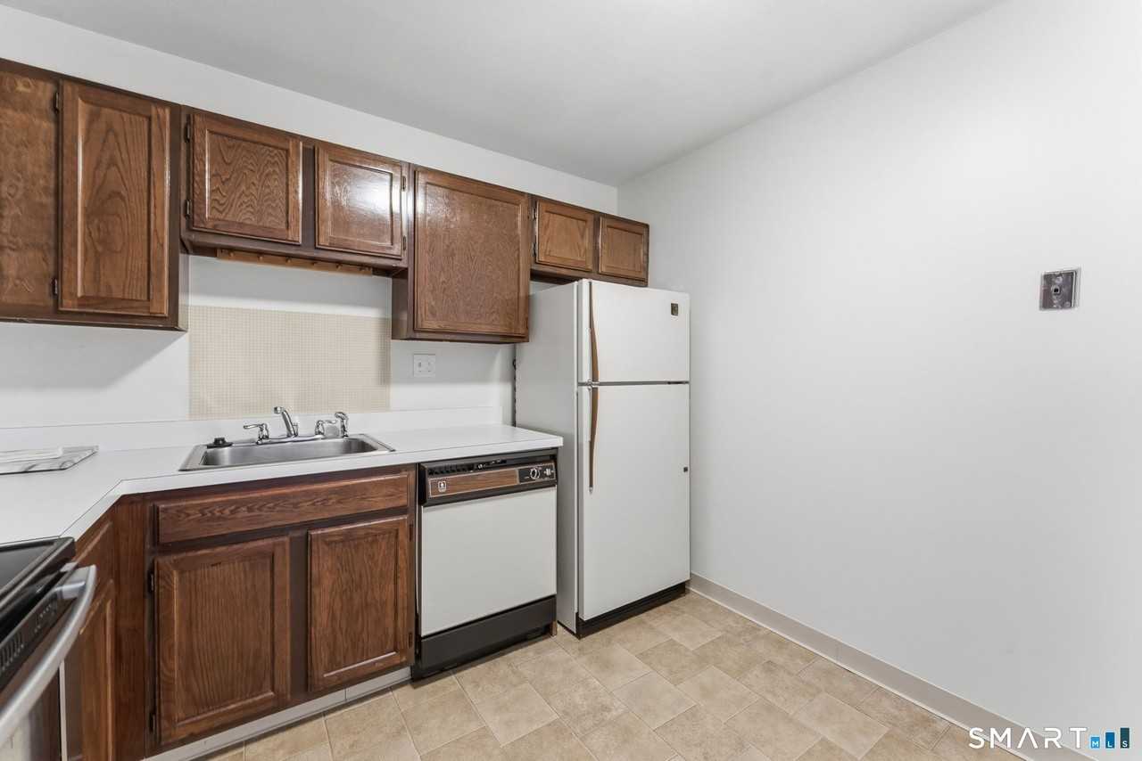 2316 Cromwell Hills Dr - Photo 4 of 24