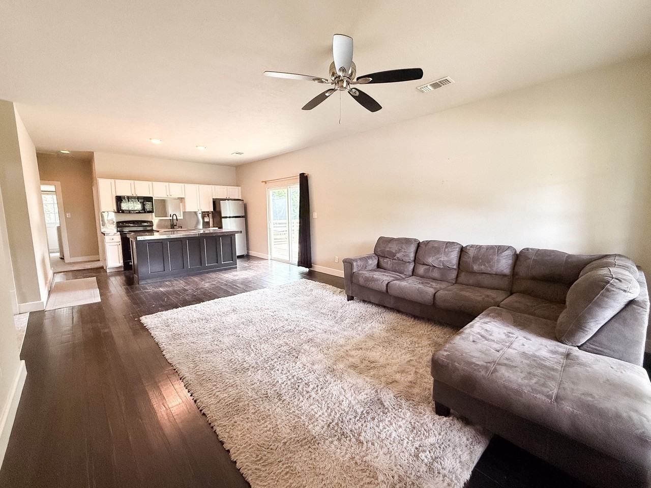 209 Joseph St - Photo 3 of 14