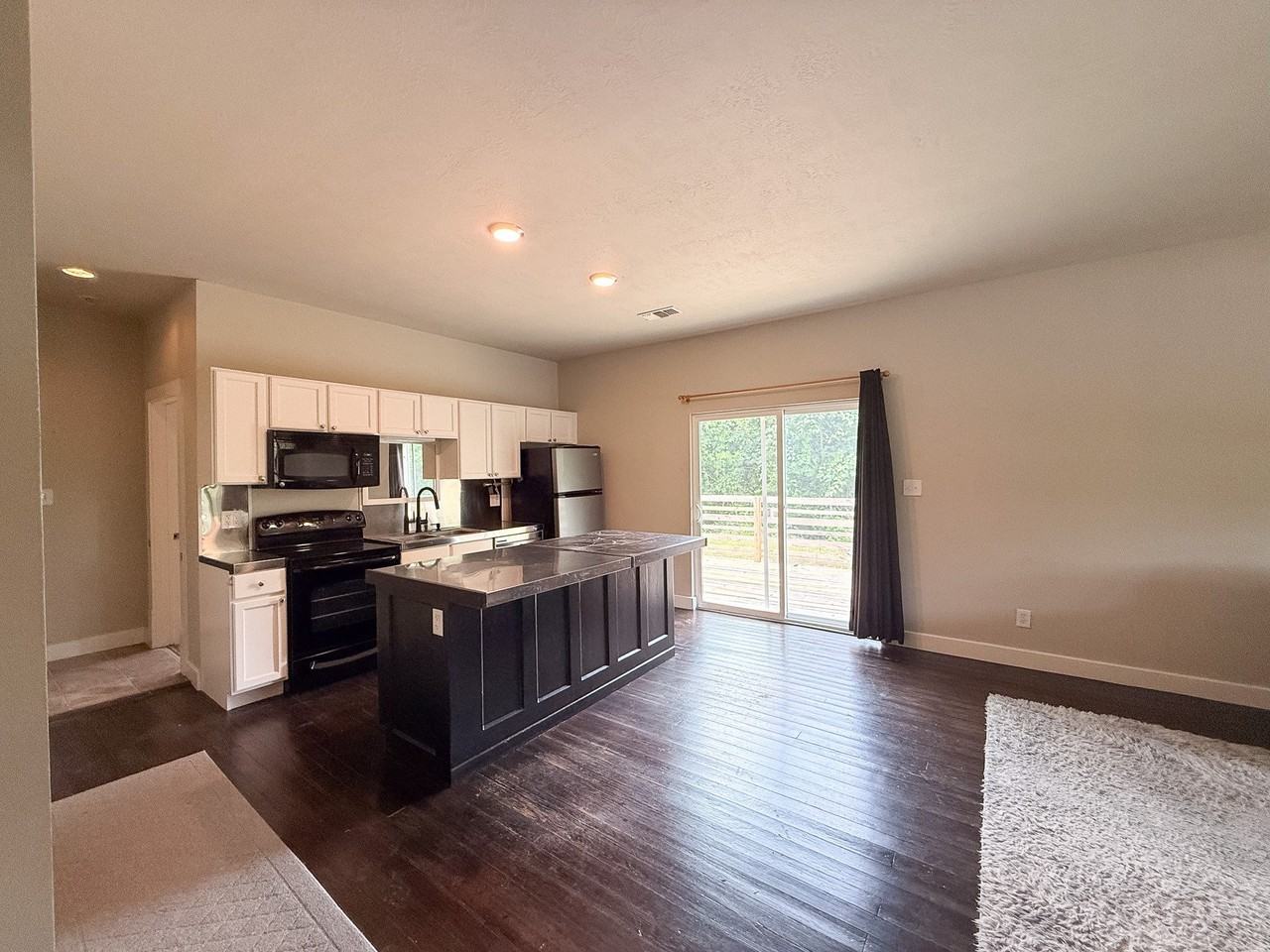 209 Joseph St - Photo 4 of 14