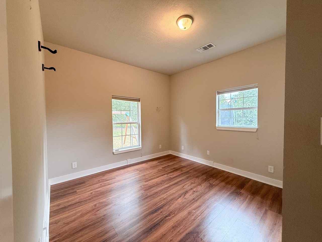 209 Joseph St - Photo 7 of 14