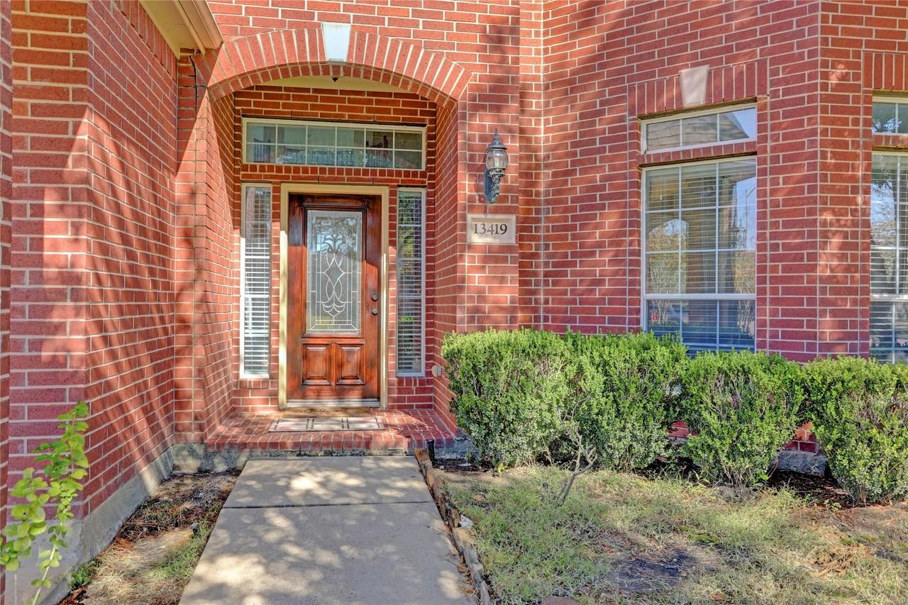 13419 Sunset Bay Ln - Photo 2 of 38