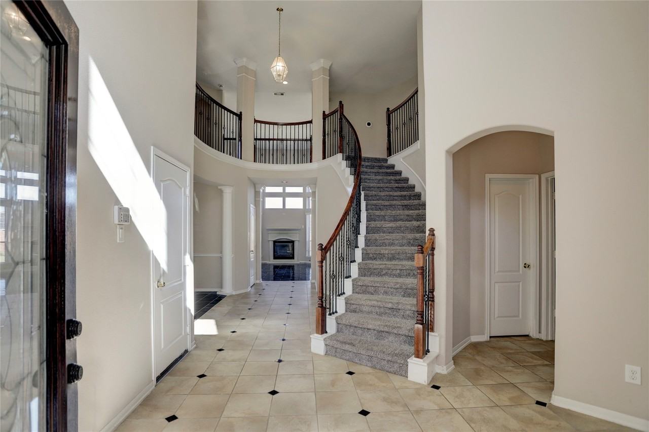 13419 Sunset Bay Ln - Photo 4 of 38