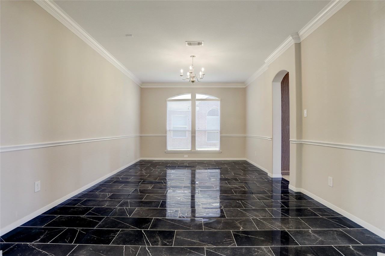 13419 Sunset Bay Ln - Photo 7 of 38