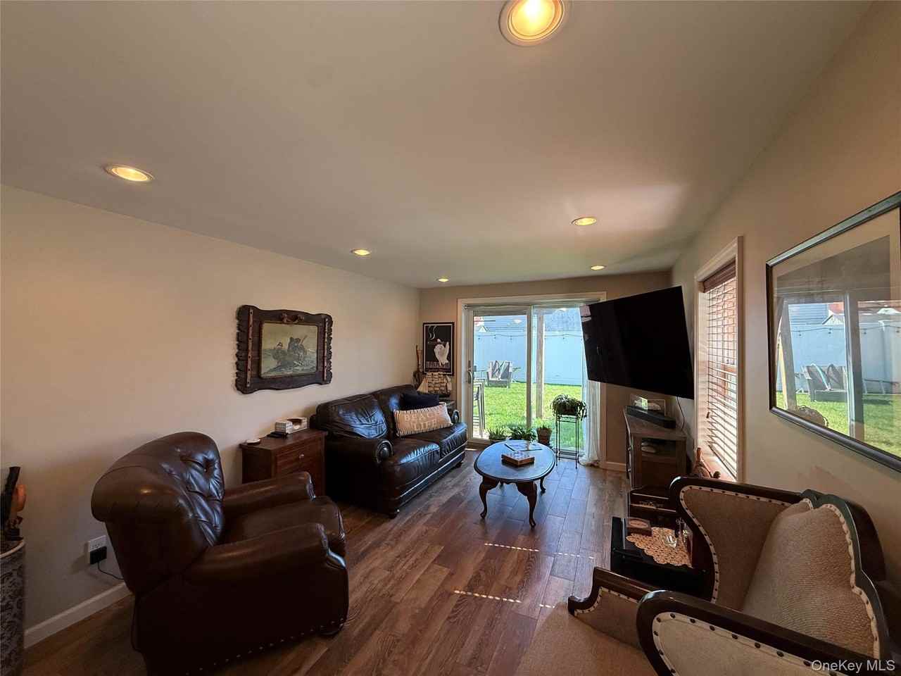 560 W Chester St - Photo 2 of 14