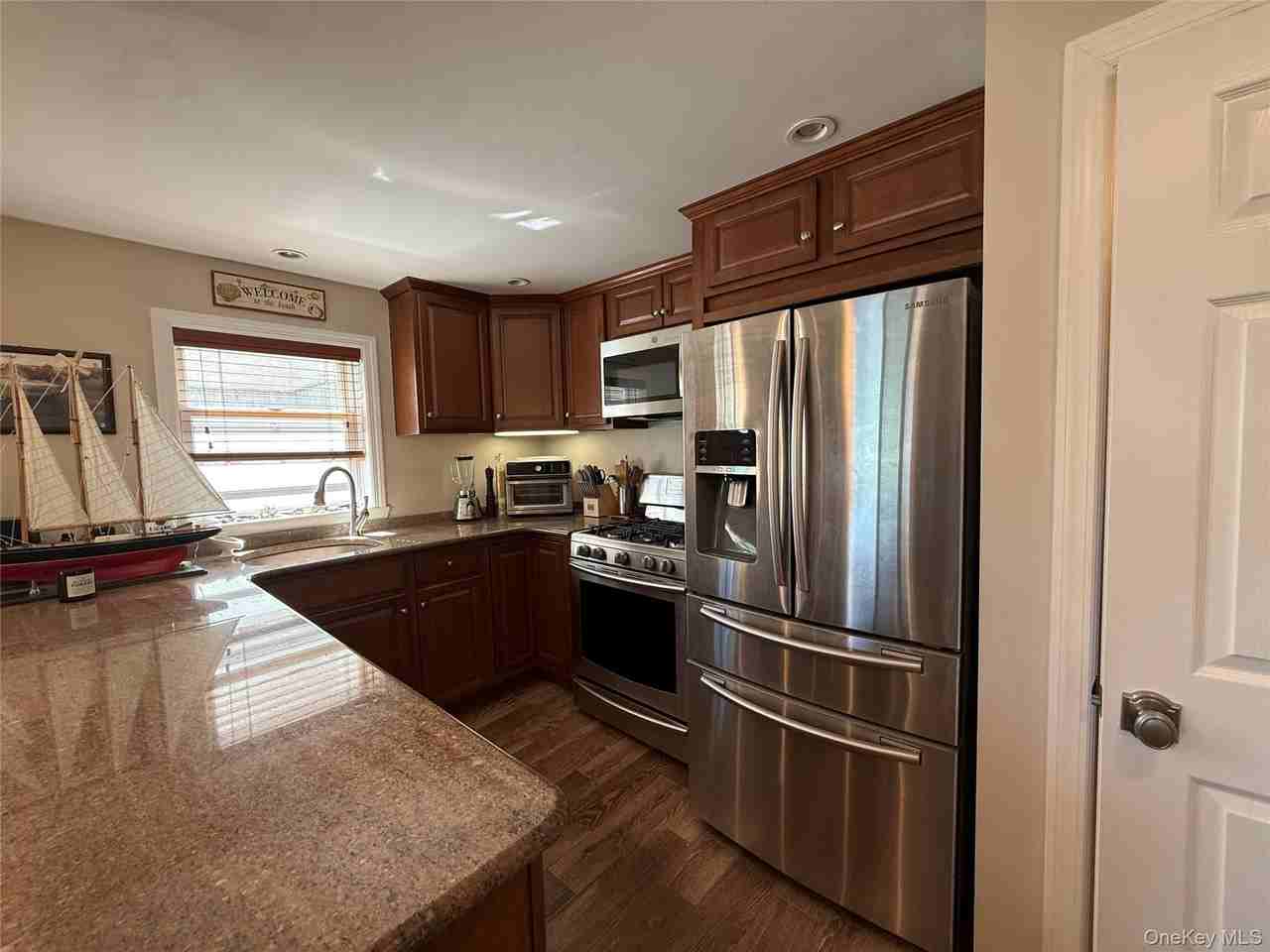 560 W Chester St - Photo 6 of 14