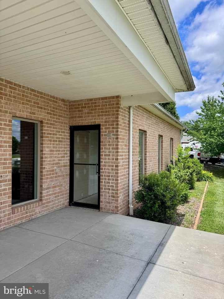 25 Crimson Cir Ste B - Photo 5 of 19