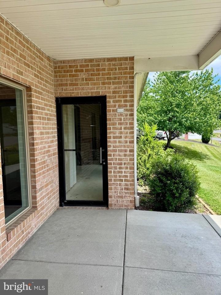 25 Crimson Cir Ste B - Photo 6 of 19