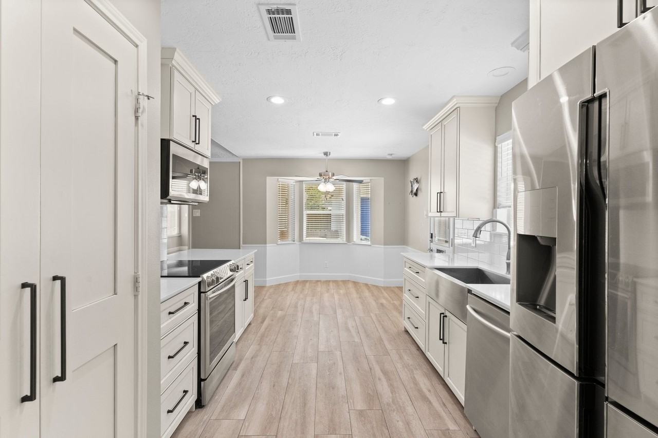 27234 Wells Ln - Photo 3 of 13