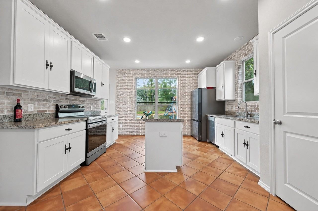 804 Pearl River Dr - Photo 5 of 38