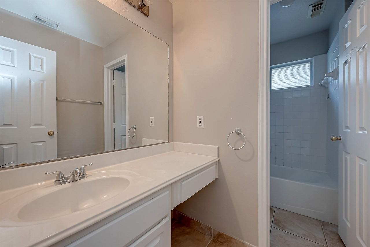 8714 Pleasantbrook Dr - Photo 7 of 27