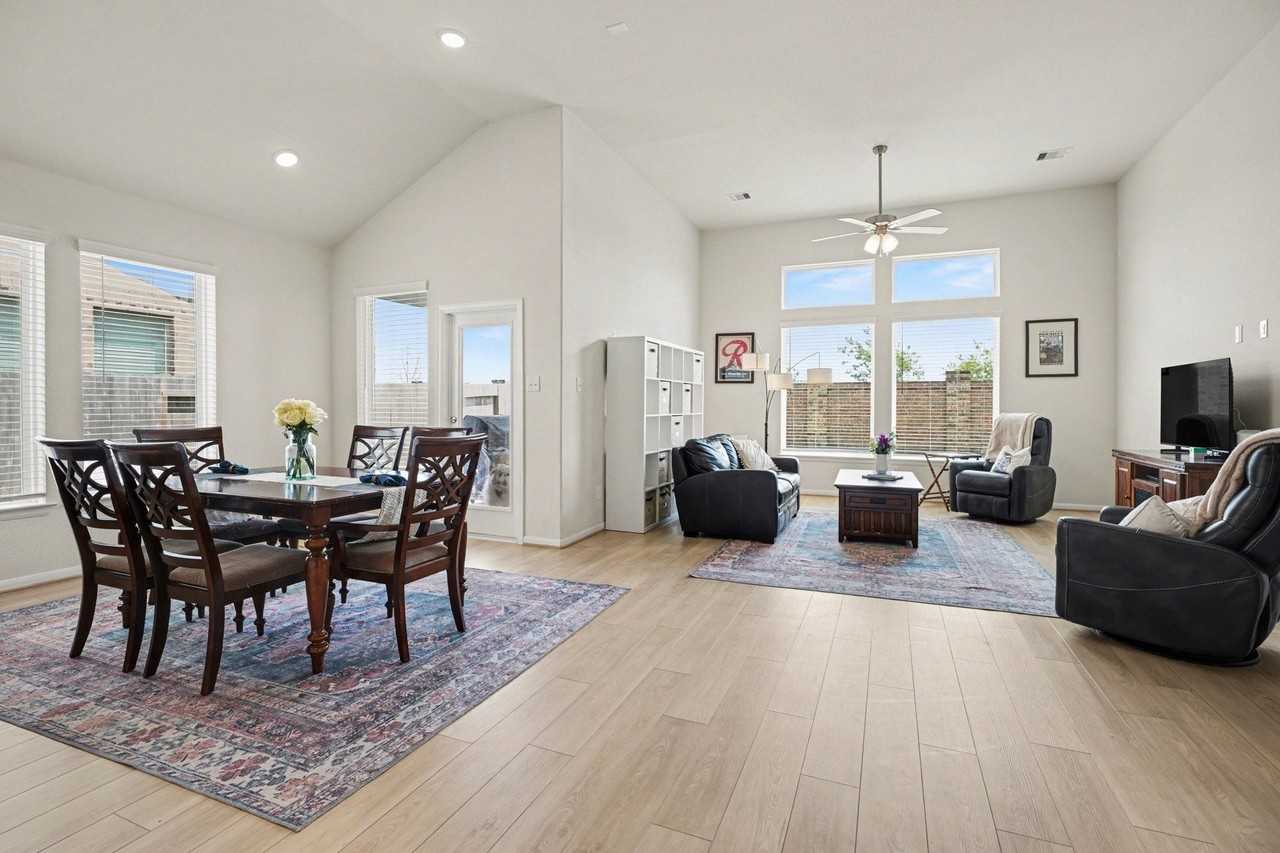2214 Lierna Dr - Photo 2 of 24
