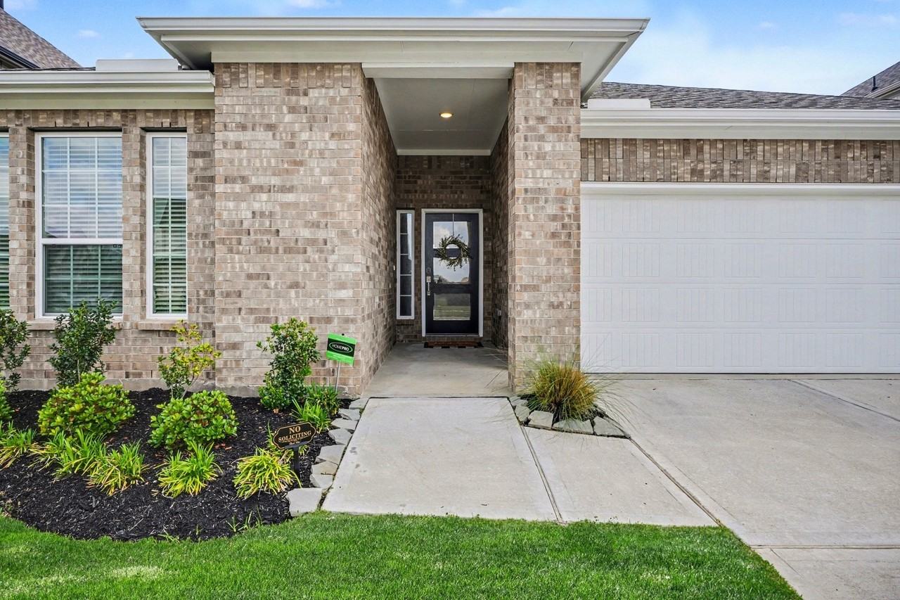 2214 Lierna Dr - Photo 3 of 24