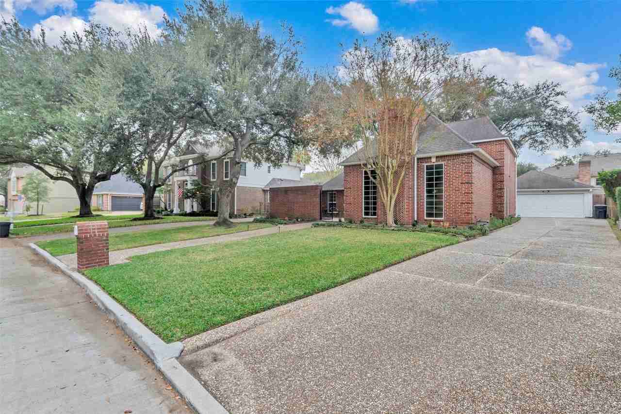 1127 Barkston Dr - Photo 4 of 50