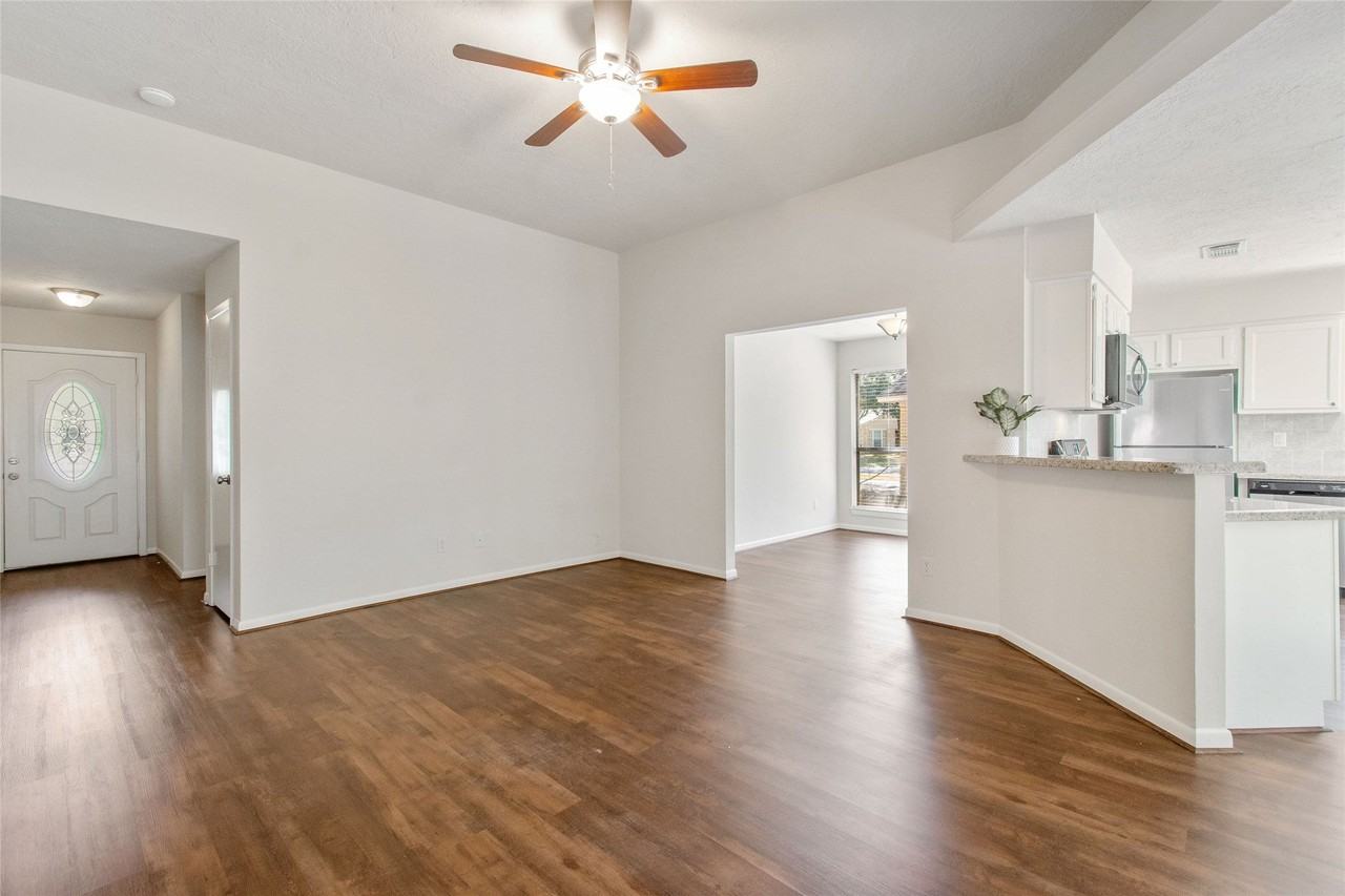 75 Fallshire Dr - Photo 3 of 16