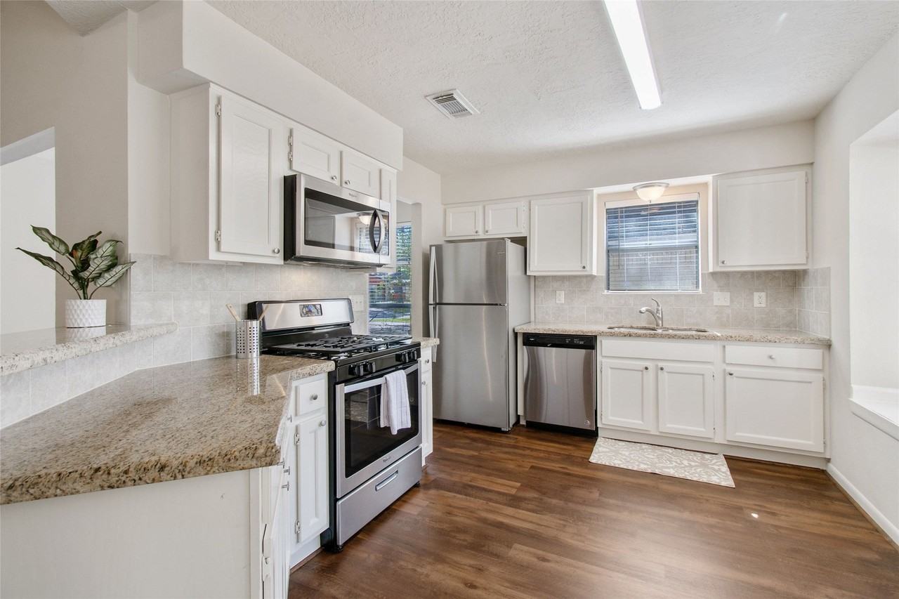 75 Fallshire Dr - Photo 6 of 16