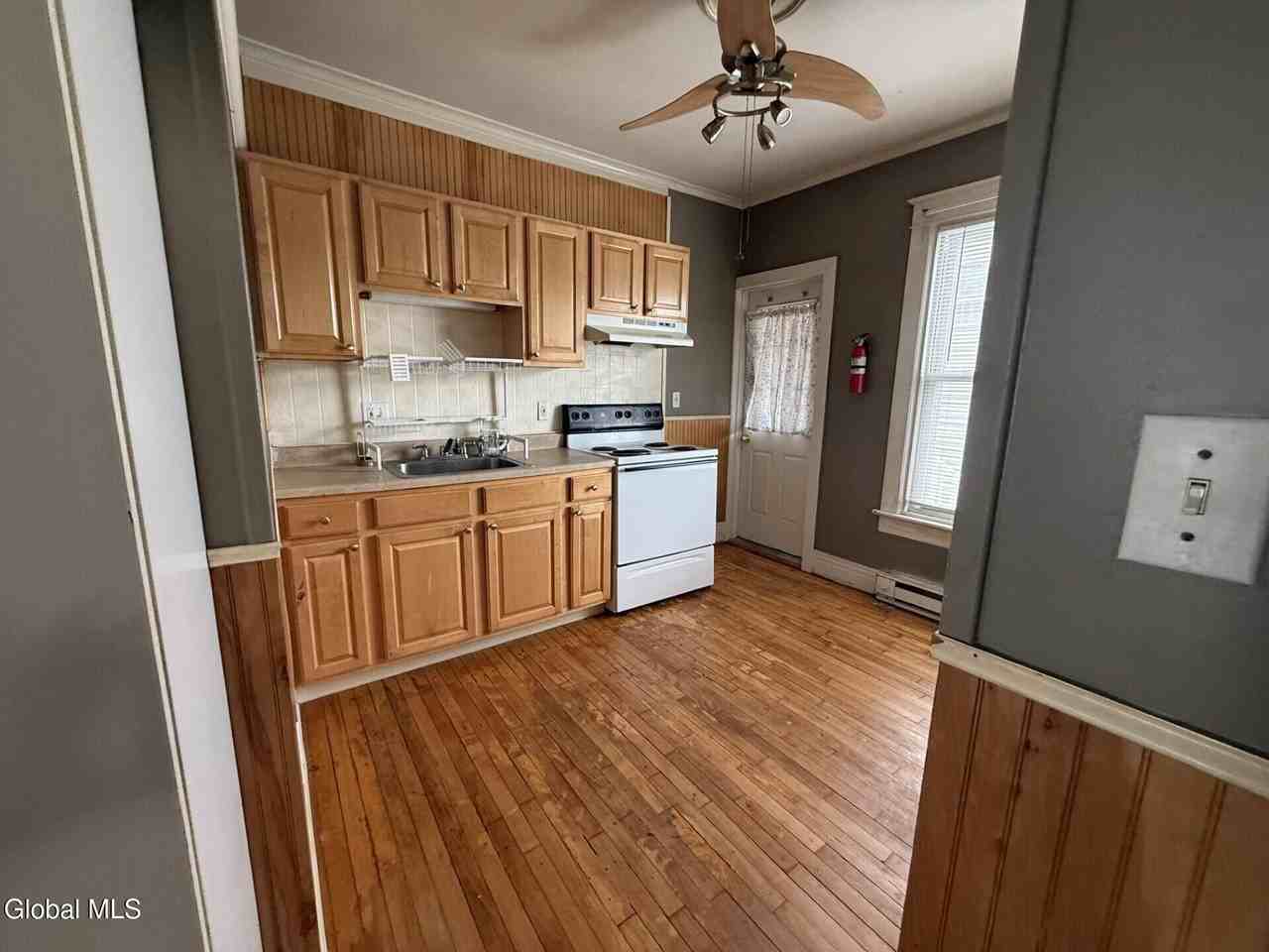 45 Lincoln Ave - Photo 3 of 15