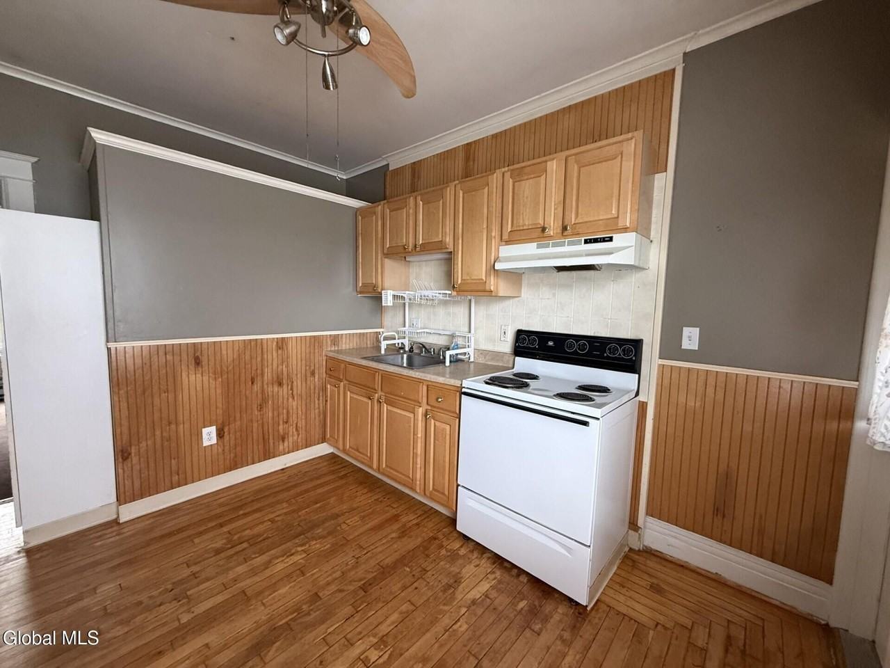 45 Lincoln Ave - Photo 4 of 15
