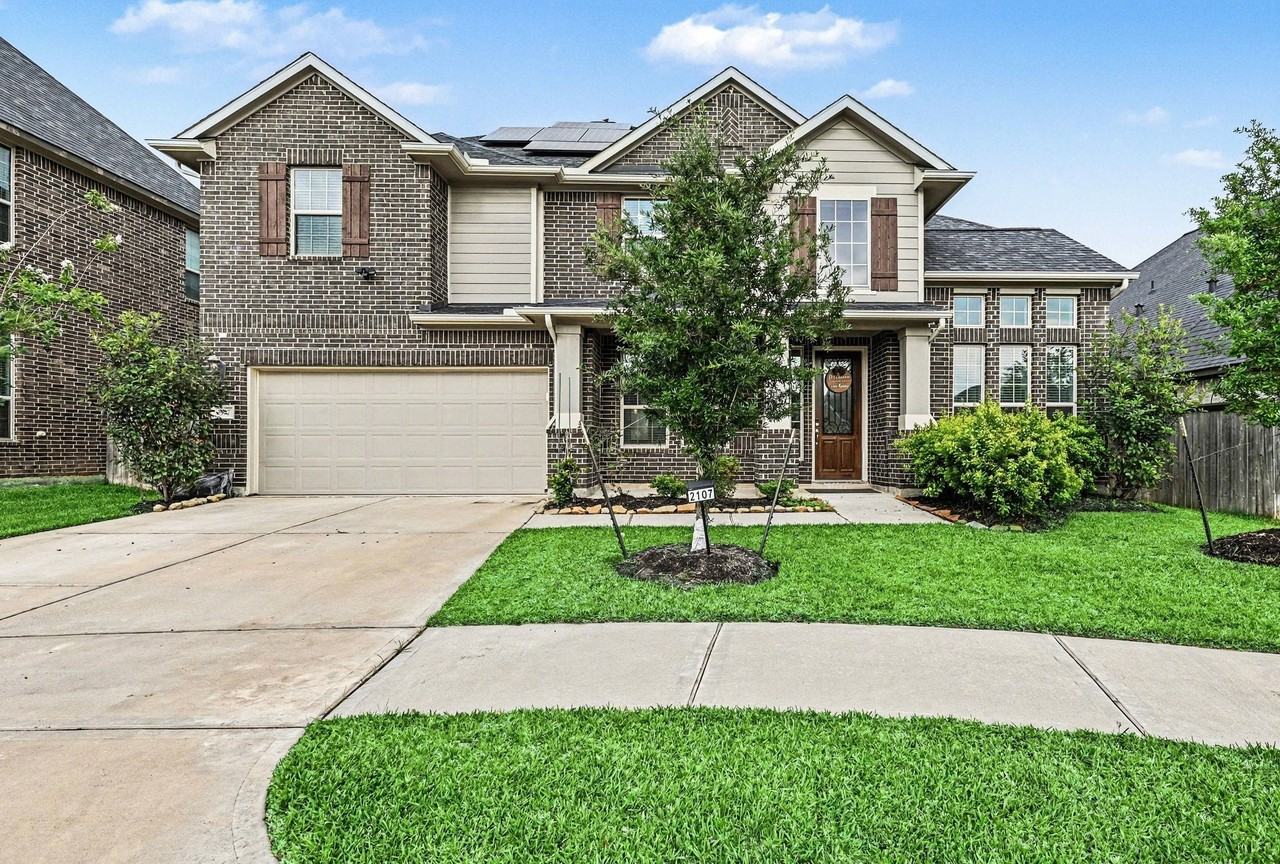 2107 Brooke Avery Dr - Photo 2 of 32