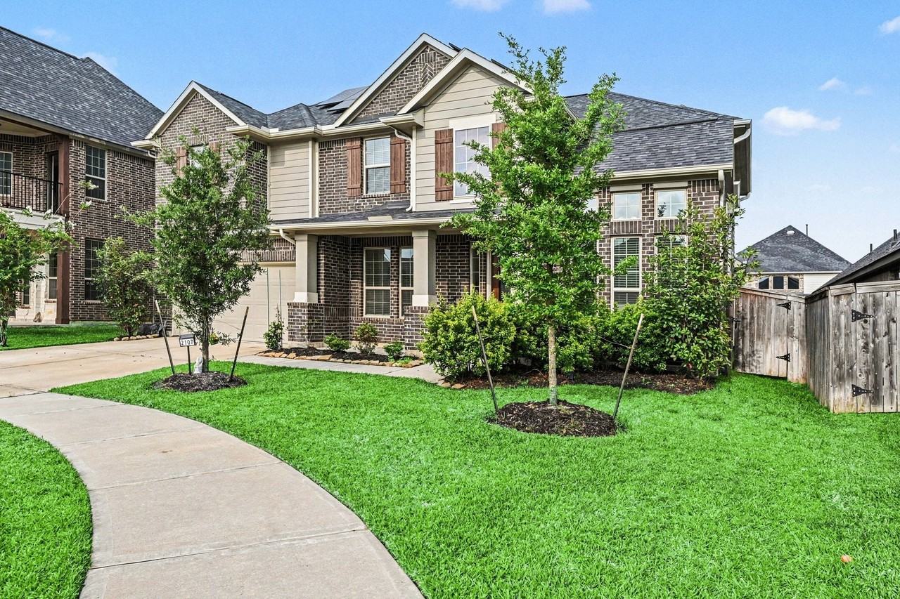 2107 Brooke Avery Dr - Photo 3 of 32