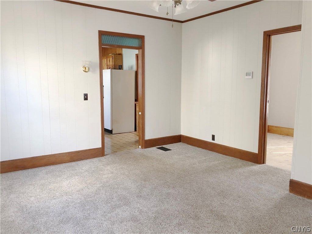 708 Schuyler St - Photo 5 of 24