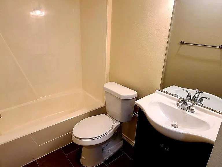 436 Sw Thomas St #A - Photo 7 of 14